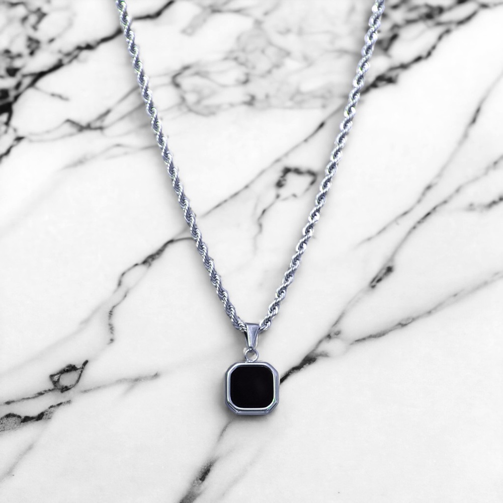 18k Silver Onyx Pendant Necklace - Picture 3 of 6